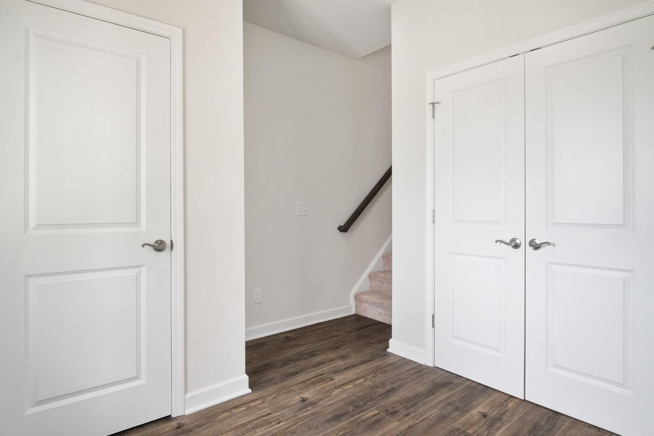 365 John Adams Dr - Photo 5 of 48