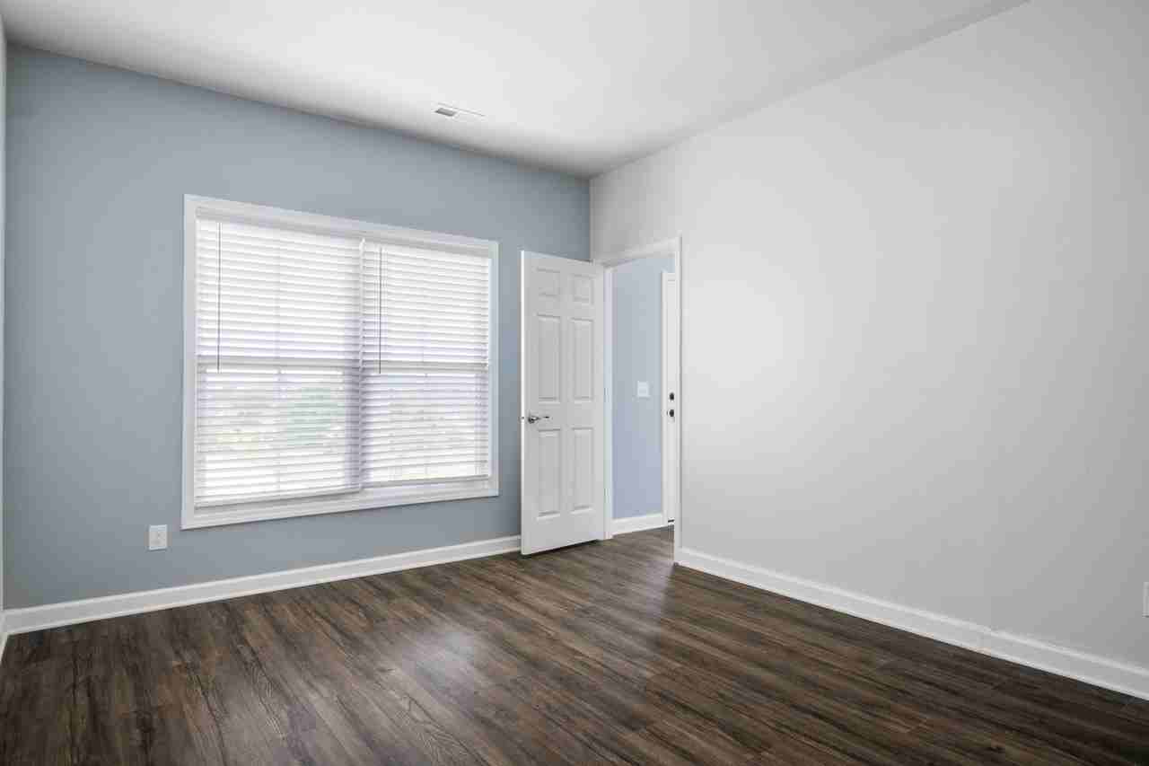 365 John Adams Dr - Photo 7 of 48