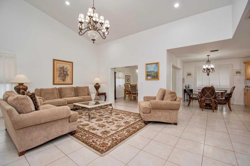 7838 Cypress Cres - Photo 2 of 10