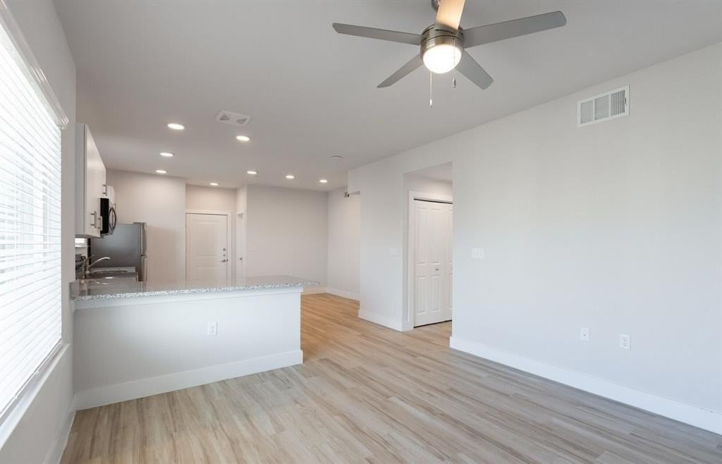 1101 Biloxi Dr #1 - Photo 4 of 5