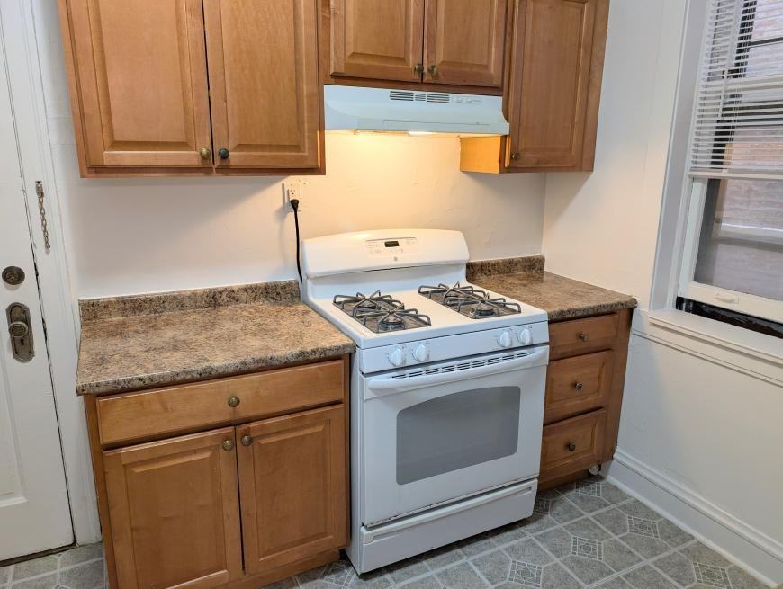 725 Hinman Ave - Photo 6 of 10