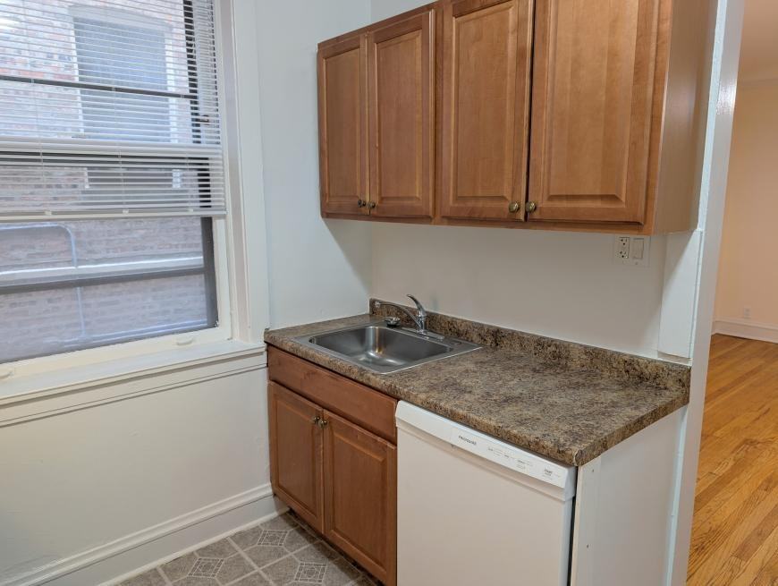 725 Hinman Ave - Photo 7 of 10