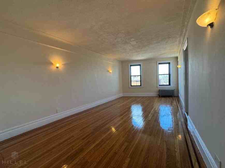 3614 165th St - Photo 3 of 7