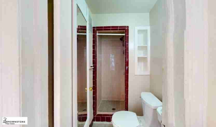 469 State St - Photo 3 of 4