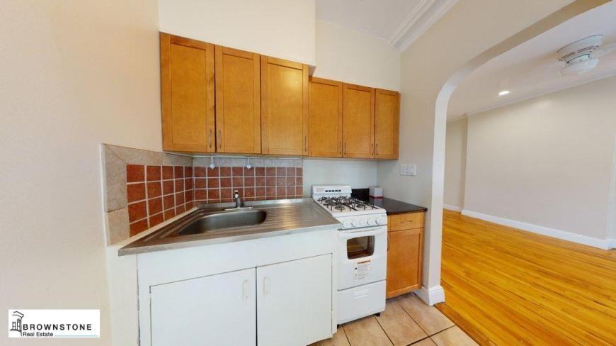 469 State St - Photo 4 of 4