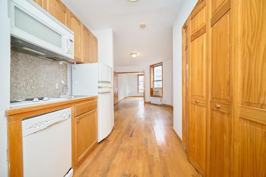 331 W 43rd St - Photo 3 of 9