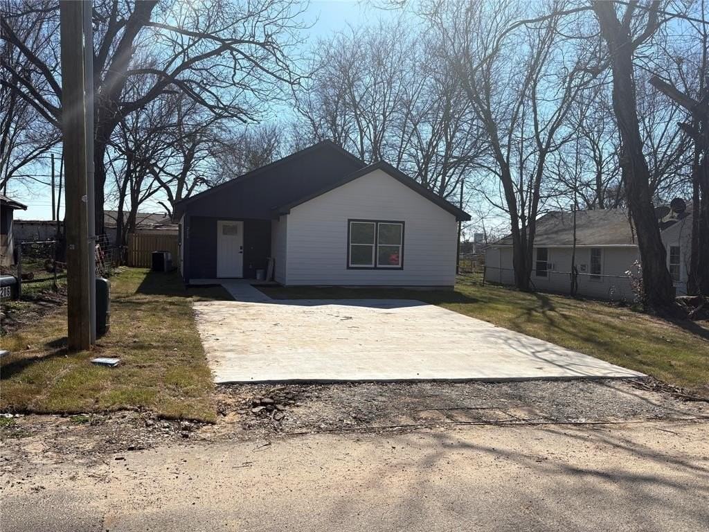 206 Landers St - Photo 2 of 19