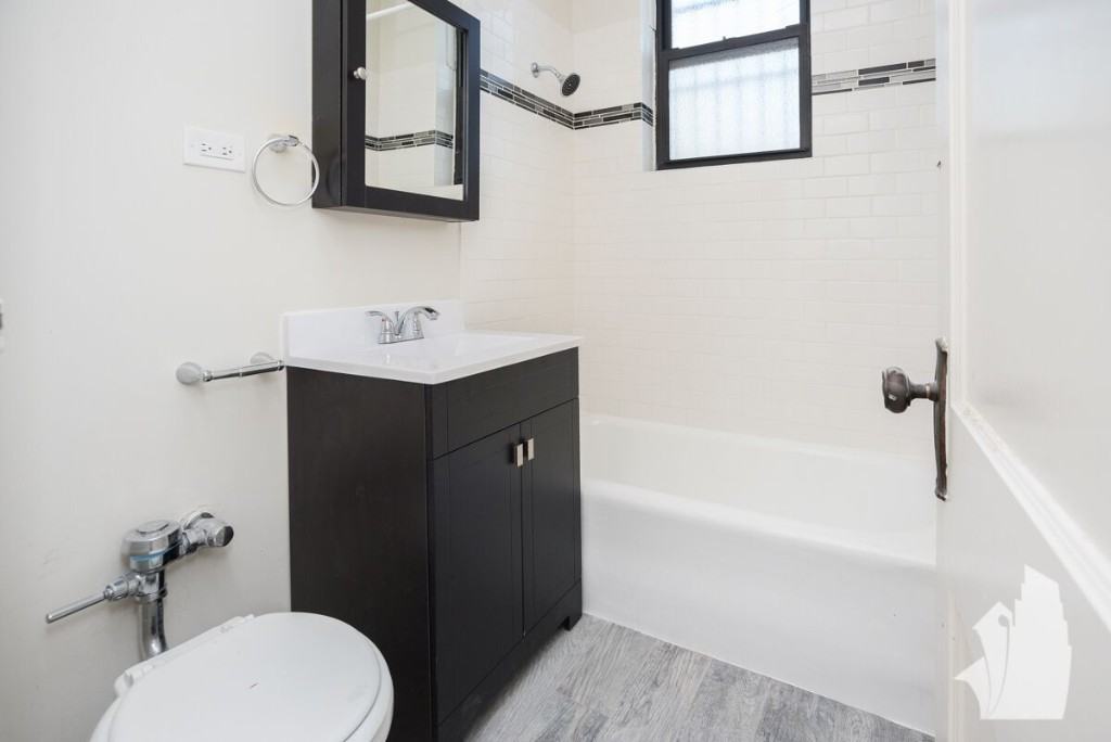 3345 N Marshfield Ave #202 - Photo 7 of 7