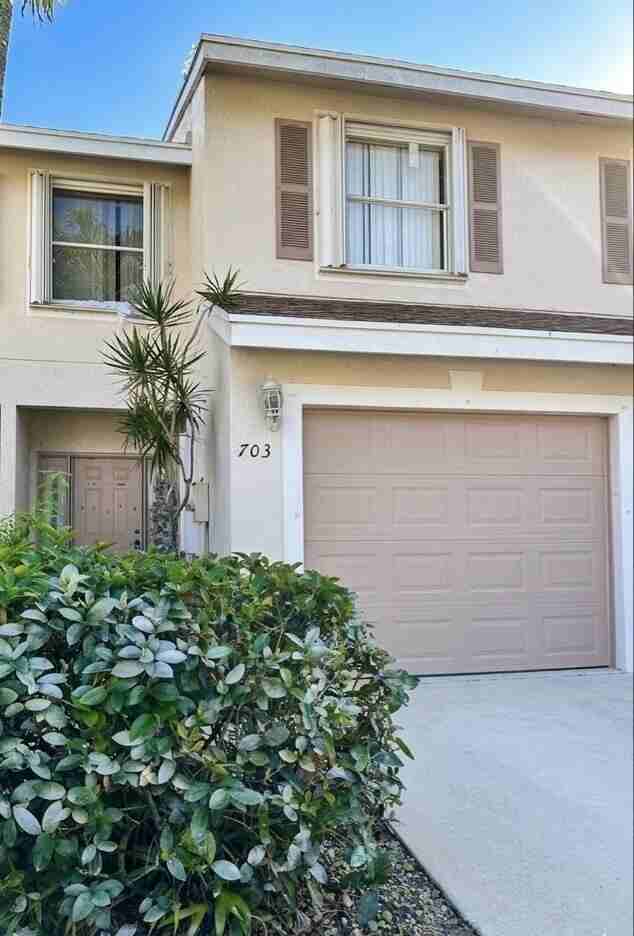 703 Crosswinds Dr - Photo 2 of 2