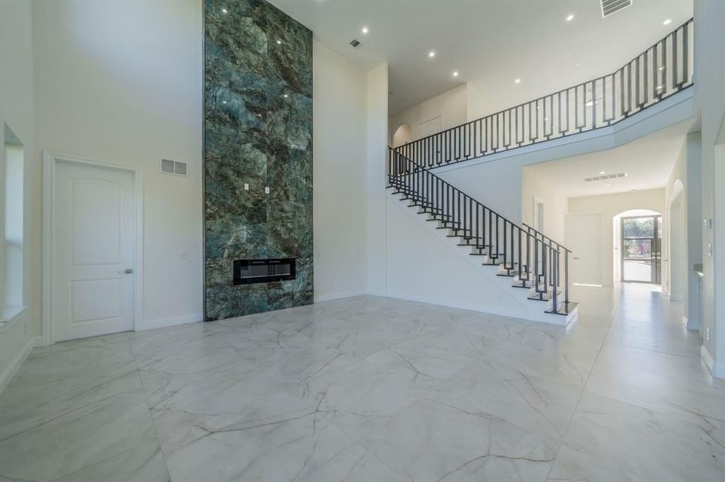 9840 Wyndbrook Dr - Photo 3 of 39