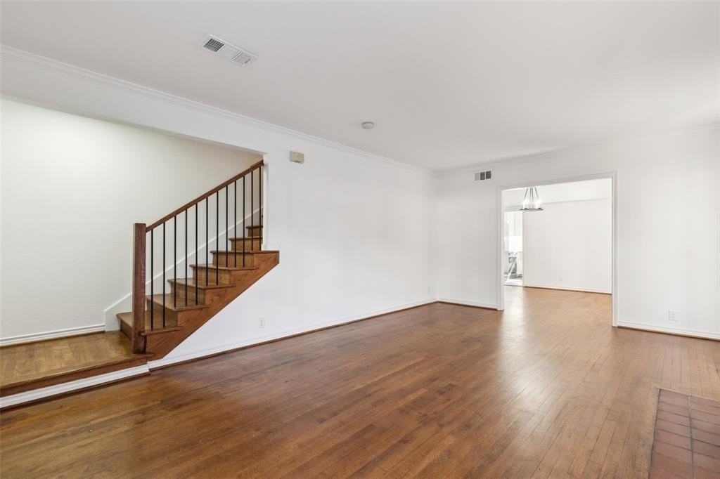 3111 Mockingbird Ln - Photo 3 of 10