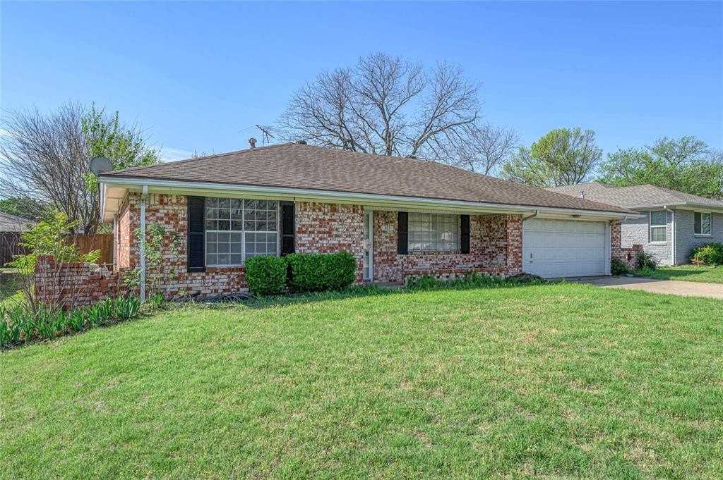 403 Daisy Dr - Photo 3 of 16