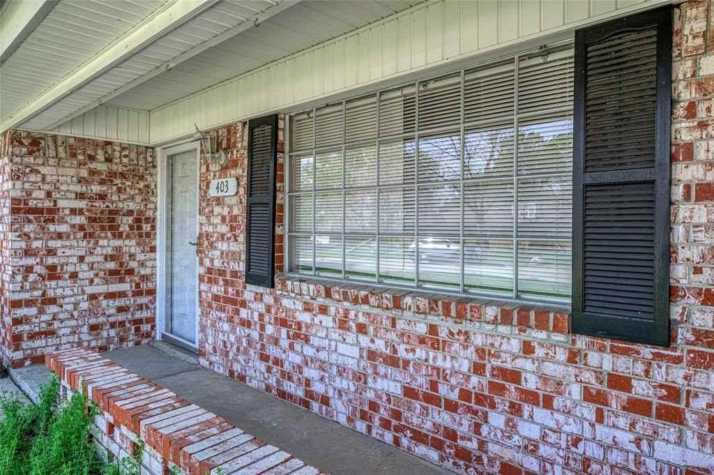 403 Daisy Dr - Photo 5 of 16