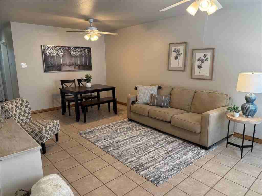 905 N 6th St #4 - Photo 3 of 9