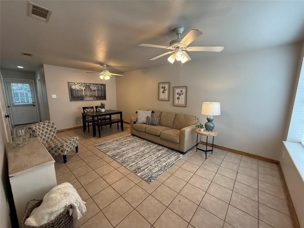 905 N 6th St #4 - Photo 4 of 9