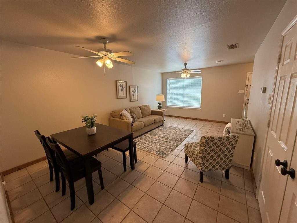 905 N 6th St #4 - Photo 5 of 9