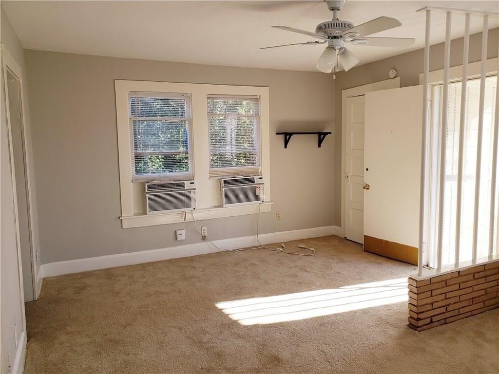 402 N Augusta St - Photo 4 of 11