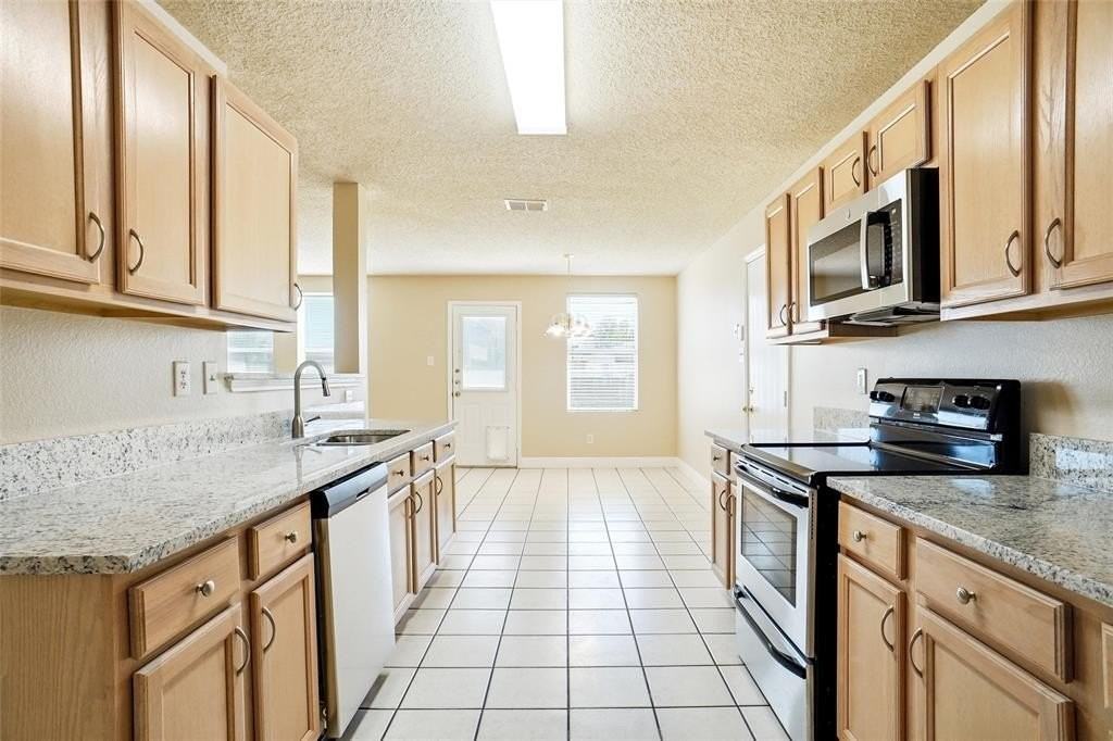 1693 Westbury Dr - Photo 7 of 17