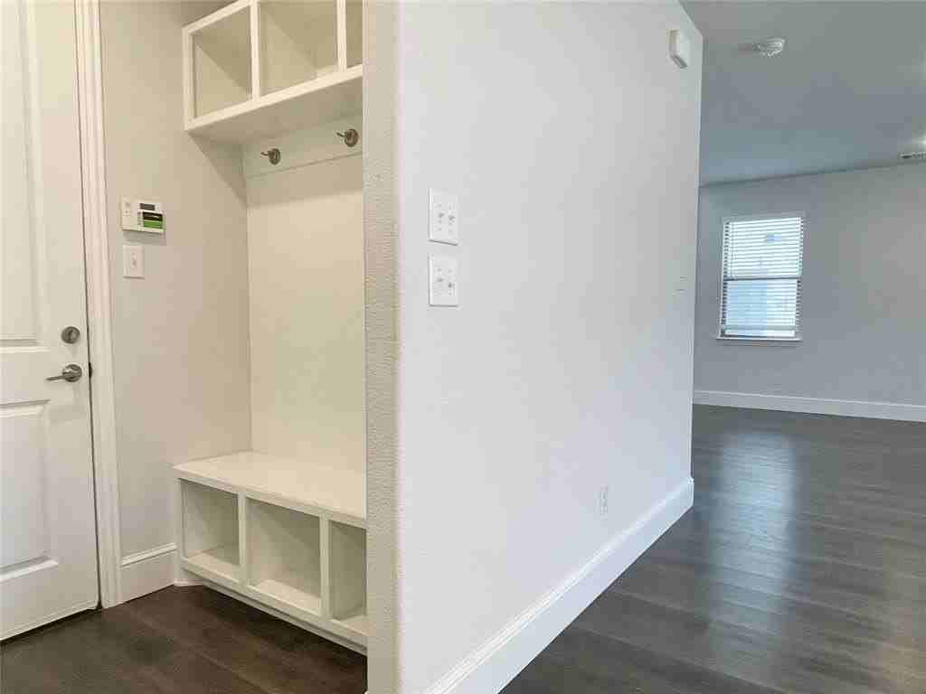 2257 Washington Dr - Photo 5 of 22