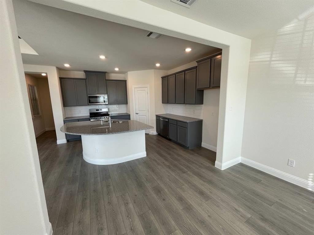 1633 Blakely Pl - Photo 4 of 29