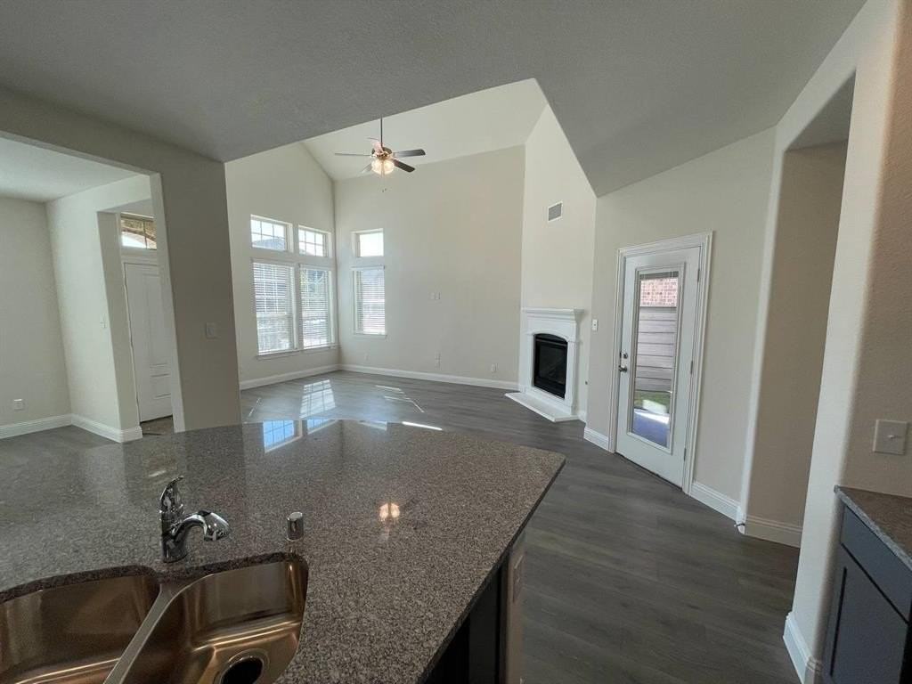 1633 Blakely Pl - Photo 5 of 29