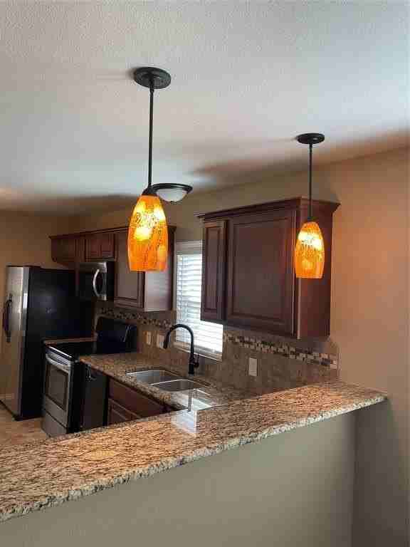 909 Panhandle St - Photo 7 of 29