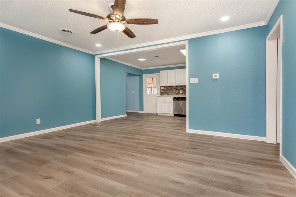 926 Powell Rd - Photo 3 of 16