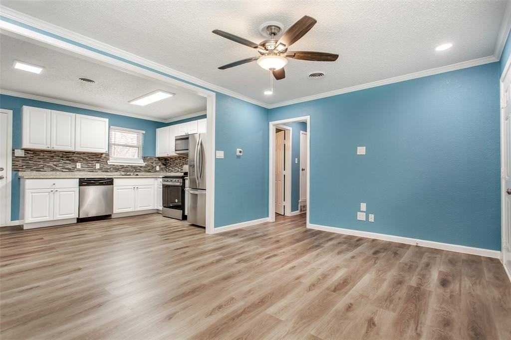 926 Powell Rd - Photo 4 of 16