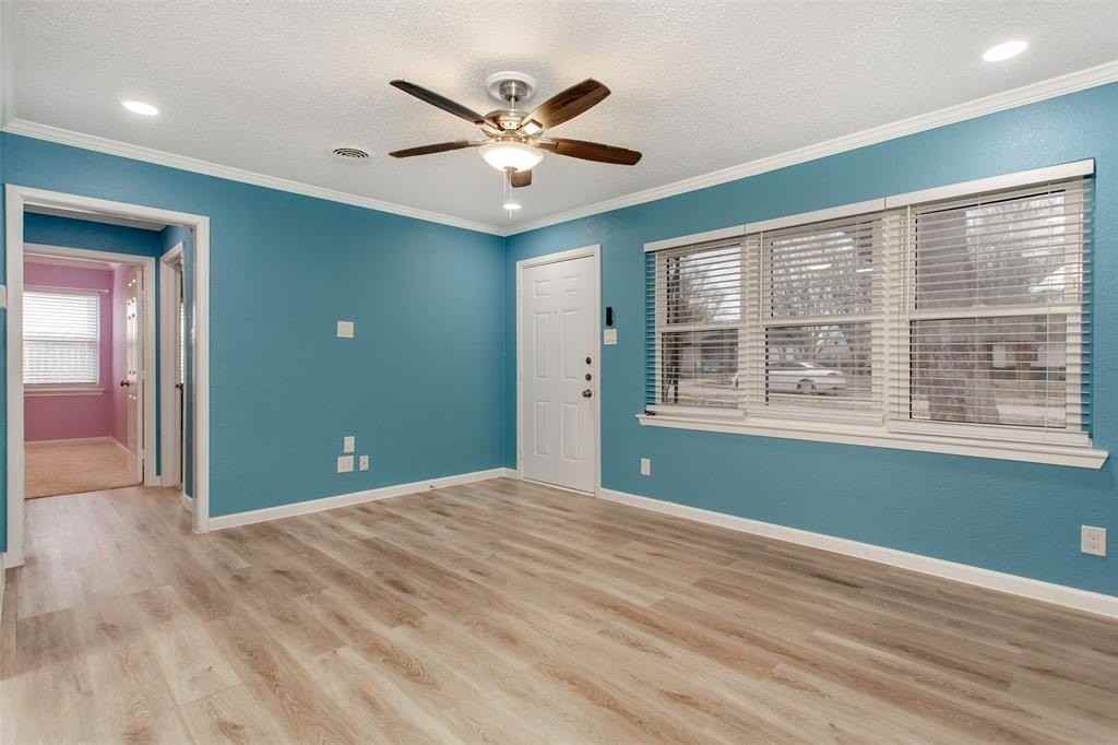 926 Powell Rd - Photo 5 of 16