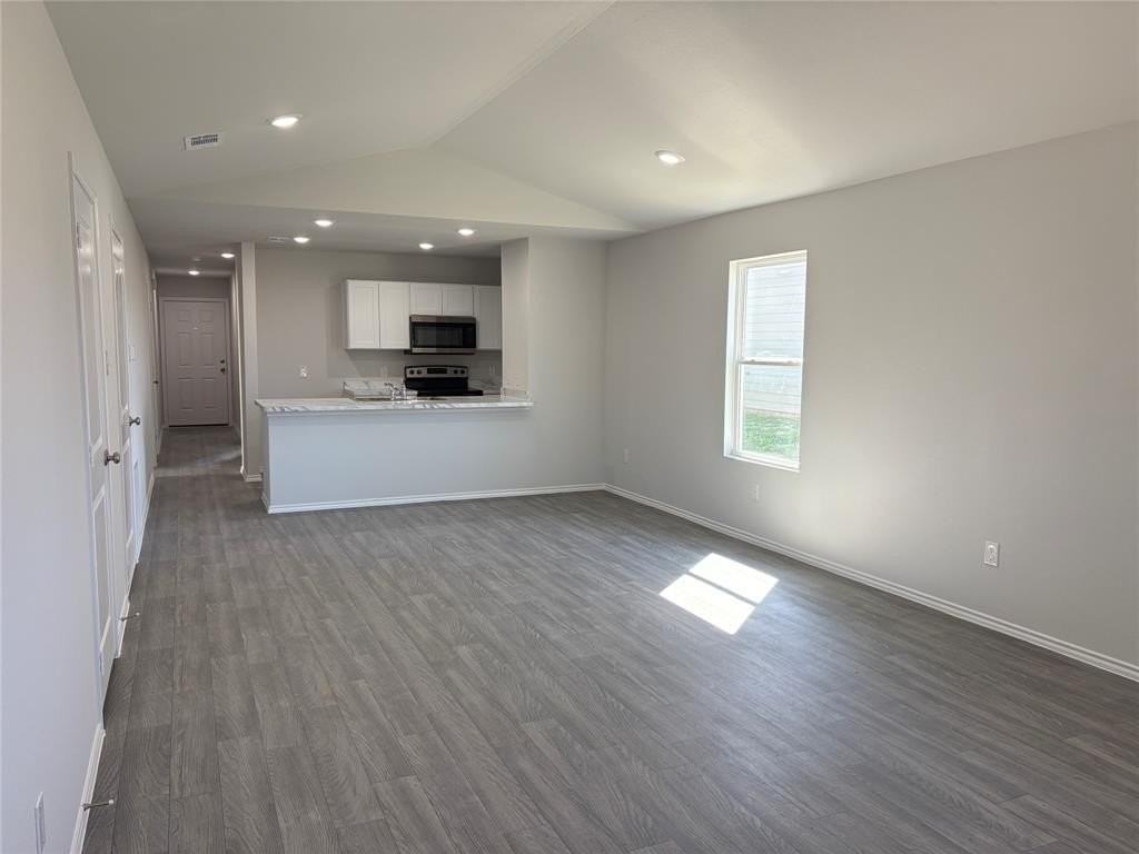 211 Blue Bird Ln - Photo 3 of 16