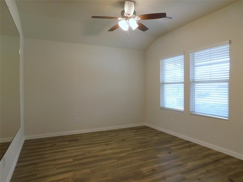 229 Briarwood Ln - Photo 6 of 31