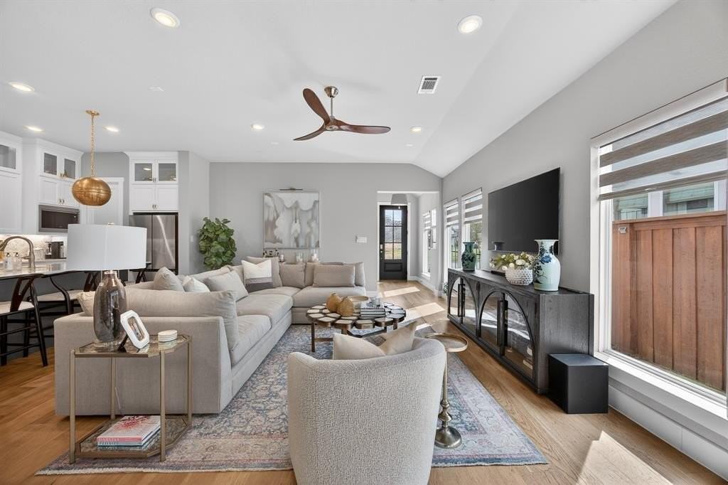 3944 Grayson Ln - Photo 7 of 28