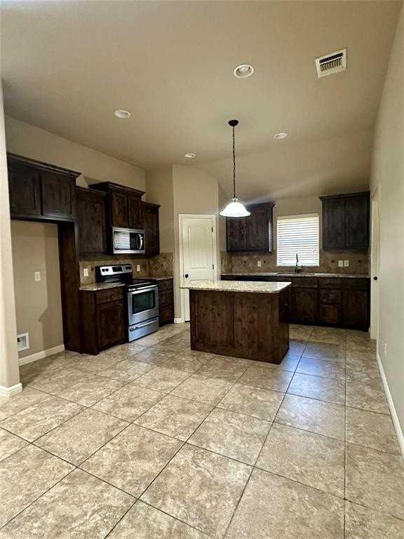 4502 Sapphire Ln - Photo 2 of 11