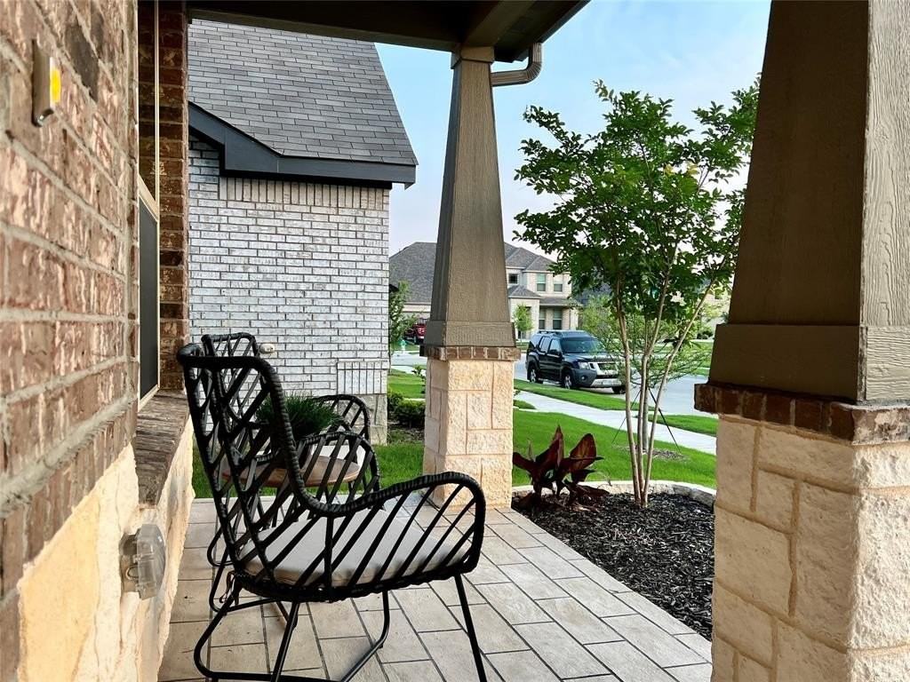 1916 Emilia Dr - Photo 3 of 35