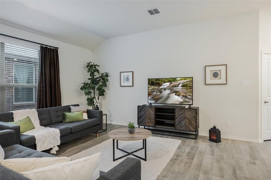 1916 Emilia Dr - Photo 7 of 35