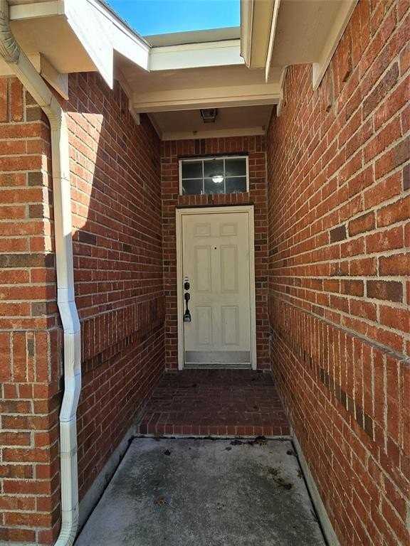 4100 Wildbriar Ln - Photo 3 of 30