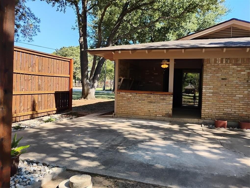 1801 Tyler St - Photo 5 of 26