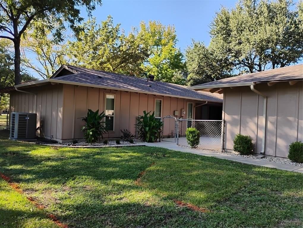 1801 Tyler St - Photo 7 of 26