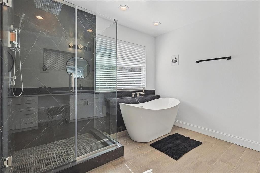 3608 Courtdale Dr - Photo 3 of 40