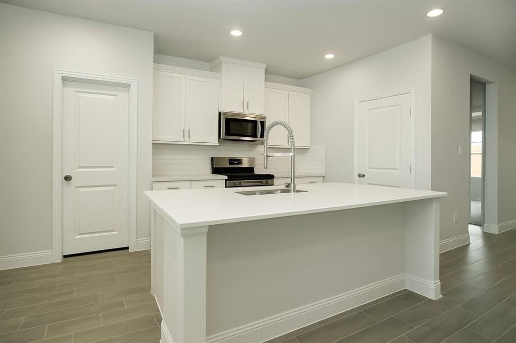 820 Portina Dr - Photo 3 of 16