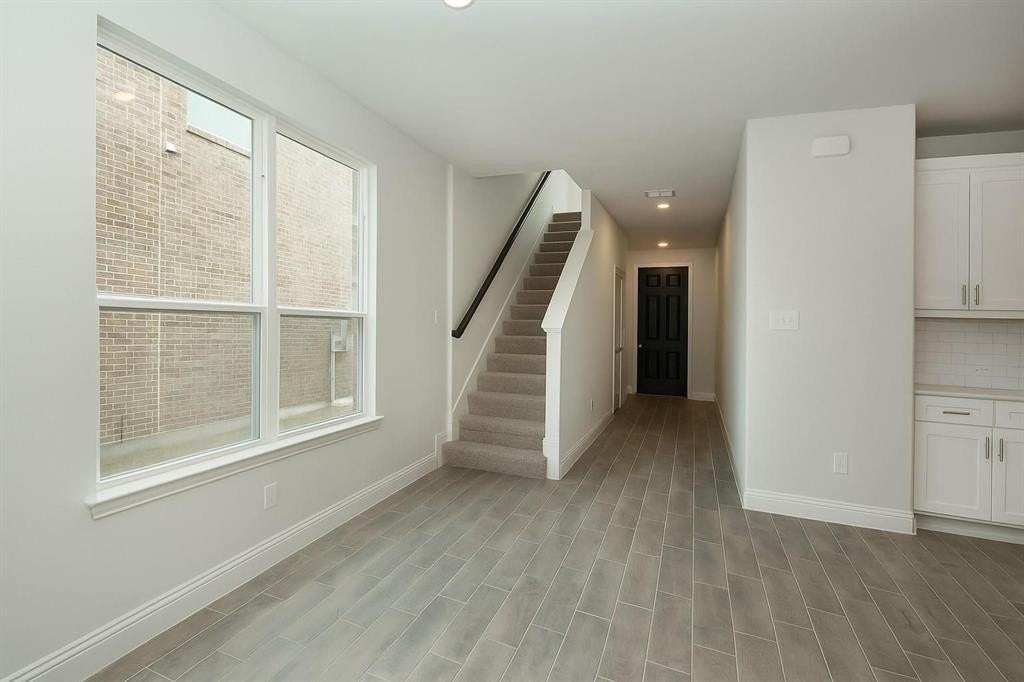 820 Portina Dr - Photo 6 of 16