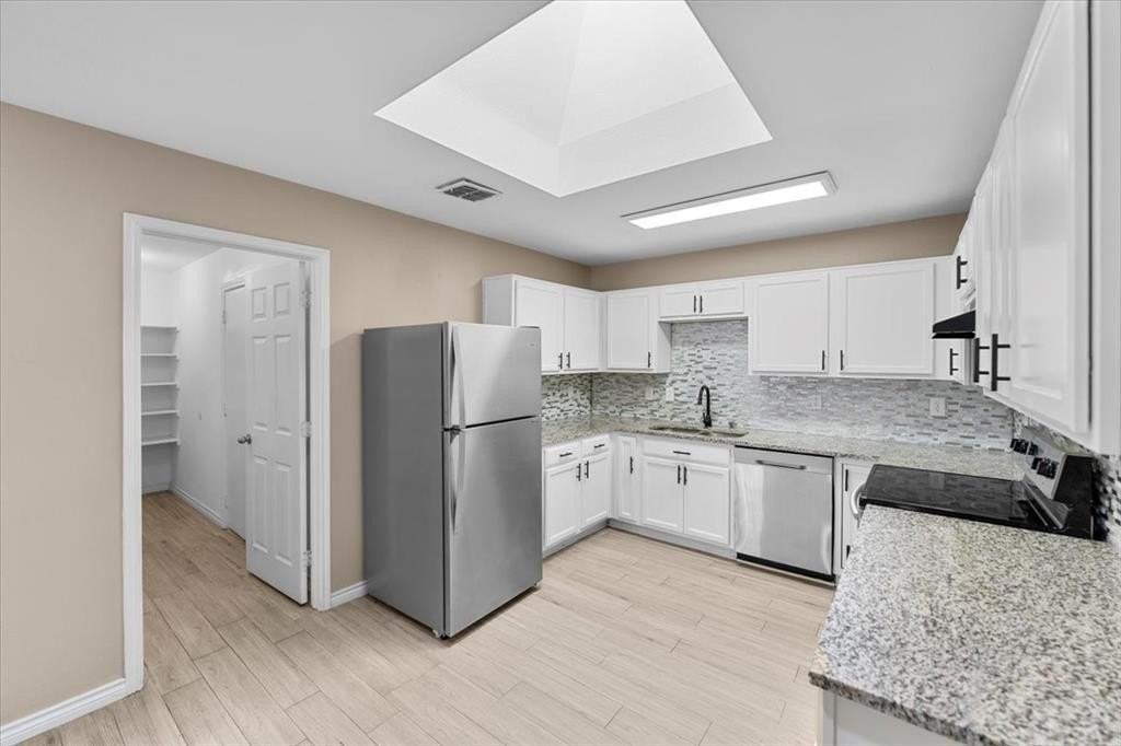 1605 Bob Dr - Photo 5 of 20