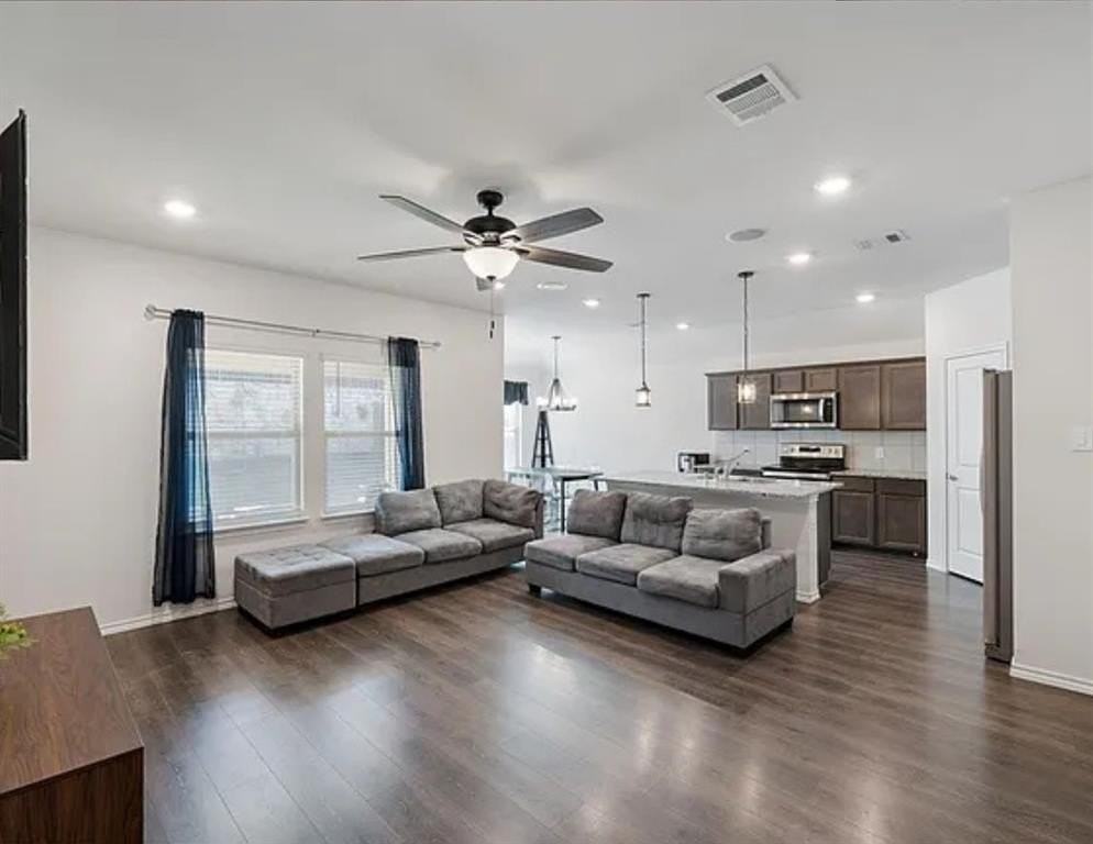 2228 Starling St - Photo 5 of 23