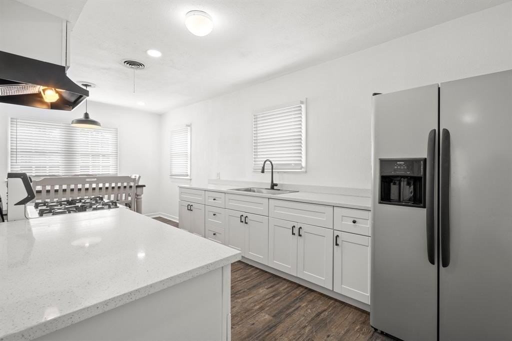 612 W 5th St - Photo 4 of 14