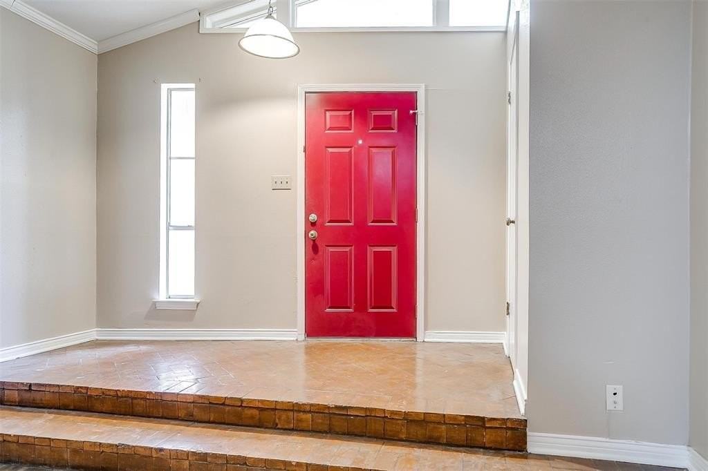 13305 Southview Ln - Photo 3 of 19