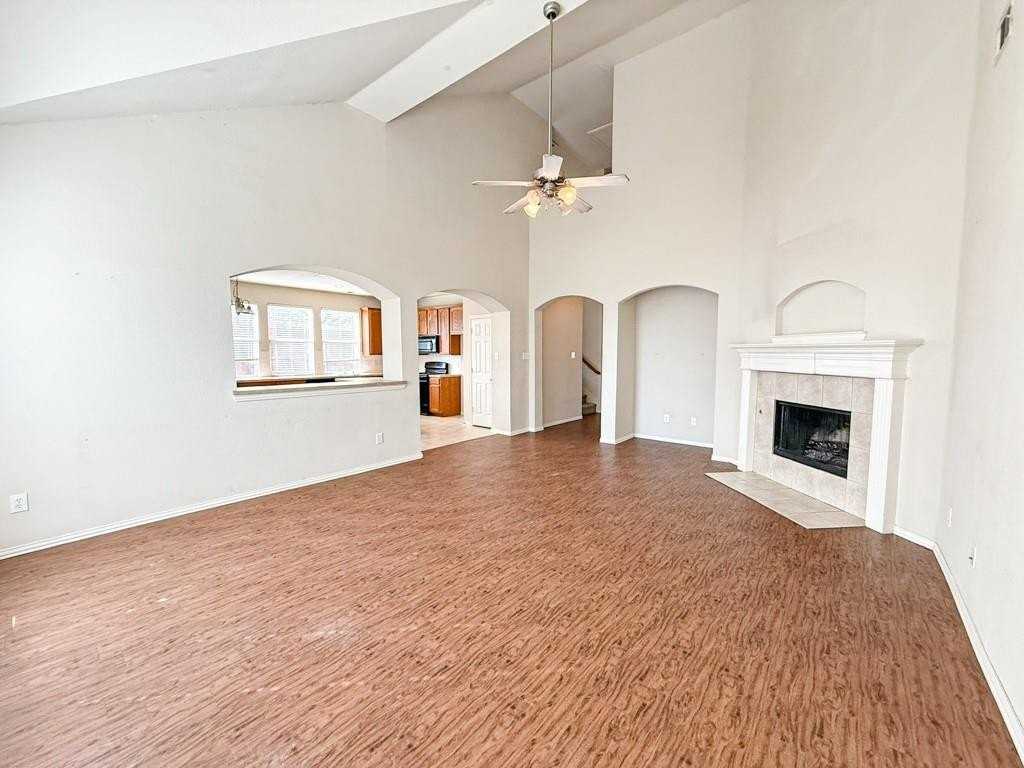 8014 Amesbury Ln - Photo 4 of 16