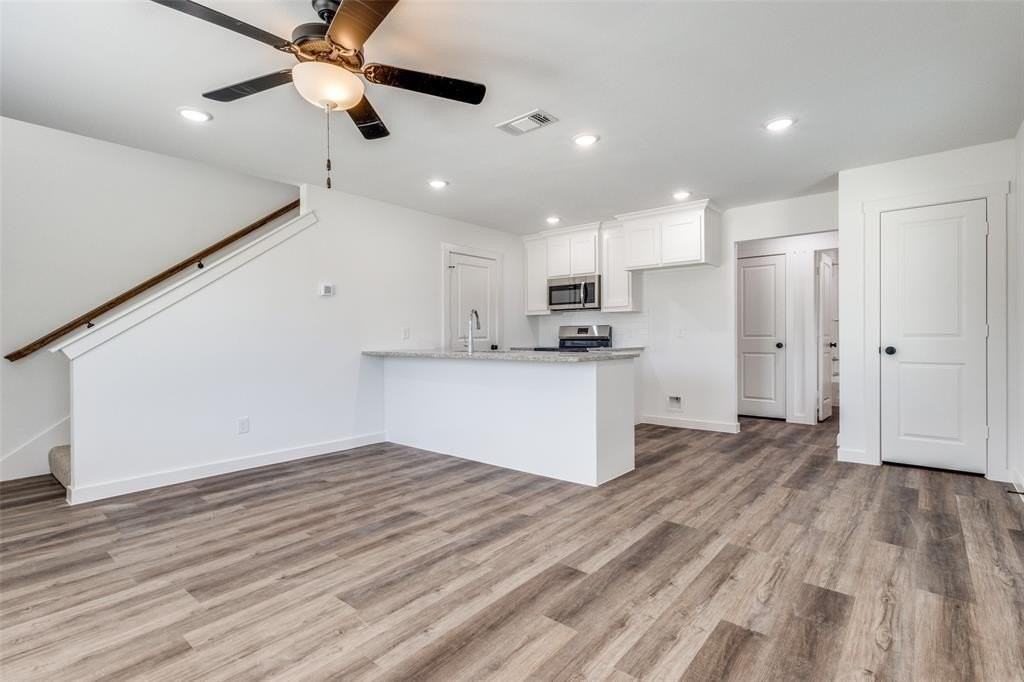 1035 Ray Dr - Photo 2 of 12