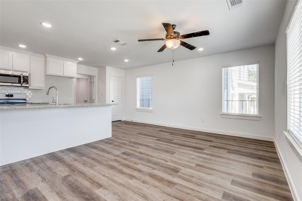 1035 Ray Dr - Photo 3 of 12