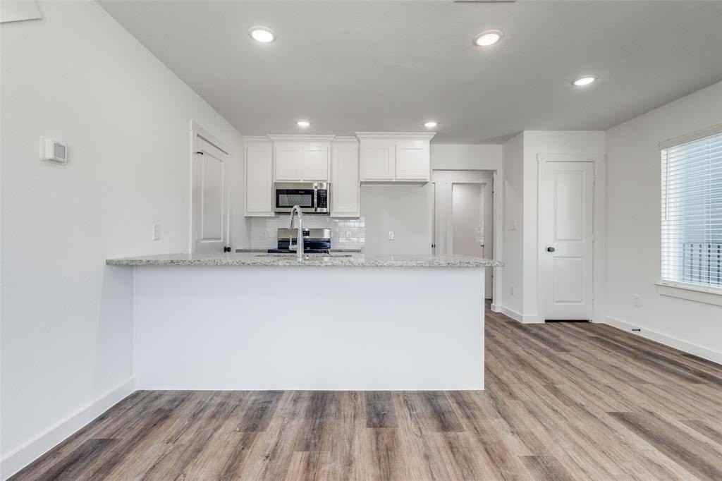 1035 Ray Dr - Photo 4 of 12