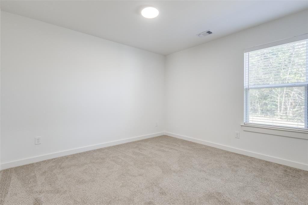 1035 Ray Dr - Photo 7 of 12